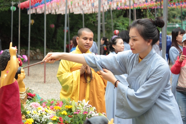 Vesak Ceremony for the Vietnamese at Yonggungsa Temple, Korea