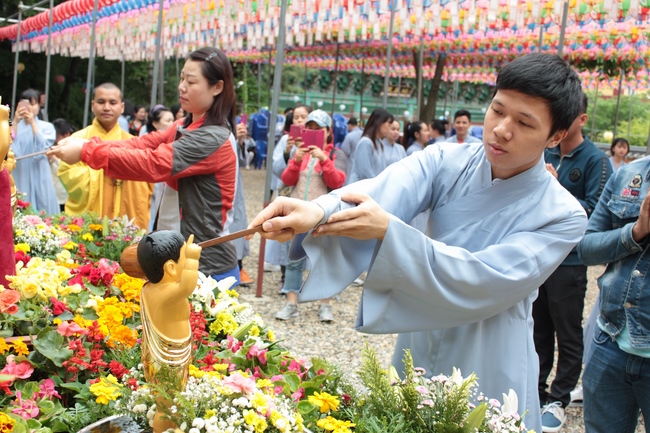 Vesak Ceremony for the Vietnamese at Yonggungsa Temple, Korea