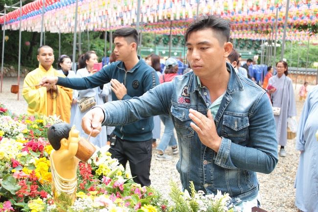Vesak Ceremony for the Vietnamese at Yonggungsa Temple, Korea