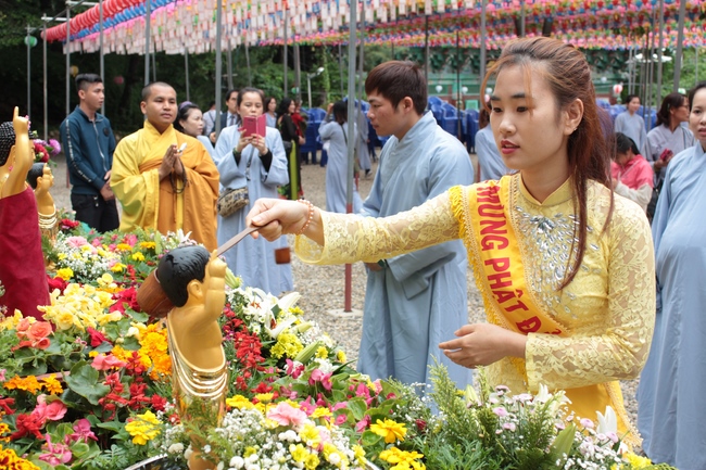 Vesak Ceremony for the Vietnamese at Yonggungsa Temple, Korea