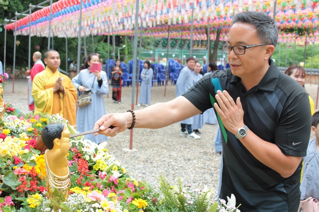 Vesak Ceremony for the Vietnamese at Yonggungsa Temple, Korea