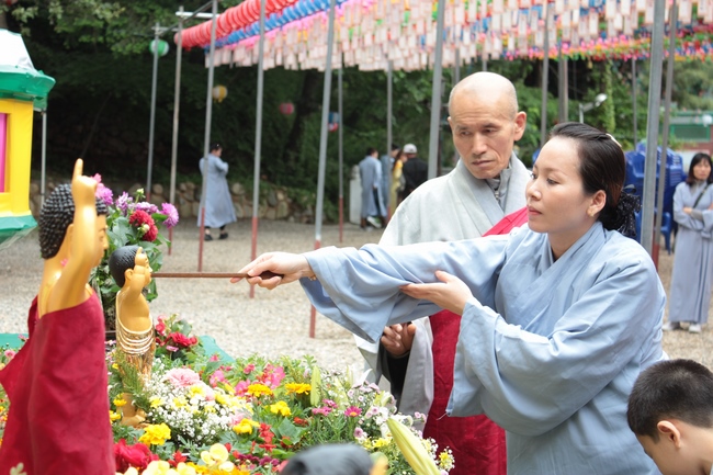 Vesak Ceremony for the Vietnamese at Yonggungsa Temple, Korea