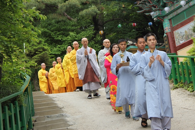 Vesak Ceremony for the Vietnamese at Yonggungsa Temple, Korea