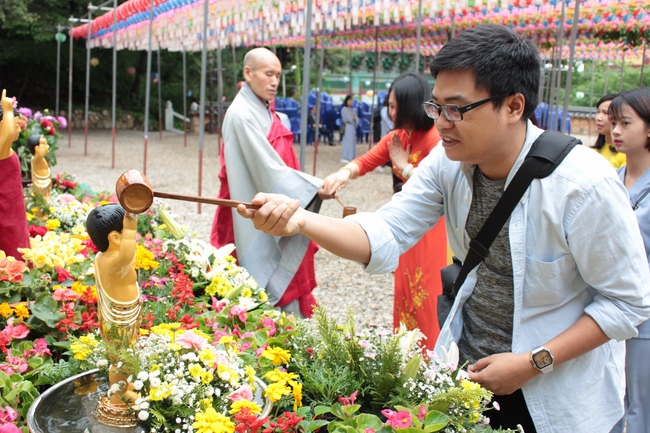 Vesak Ceremony for the Vietnamese at Yonggungsa Temple, Korea