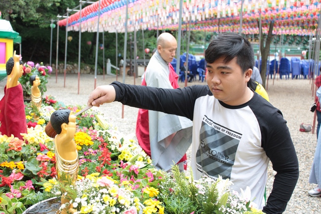 Vesak Ceremony for the Vietnamese at Yonggungsa Temple, Korea