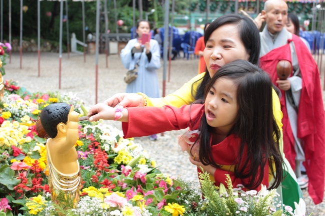 Vesak Ceremony for the Vietnamese at Yonggungsa Temple, Korea
