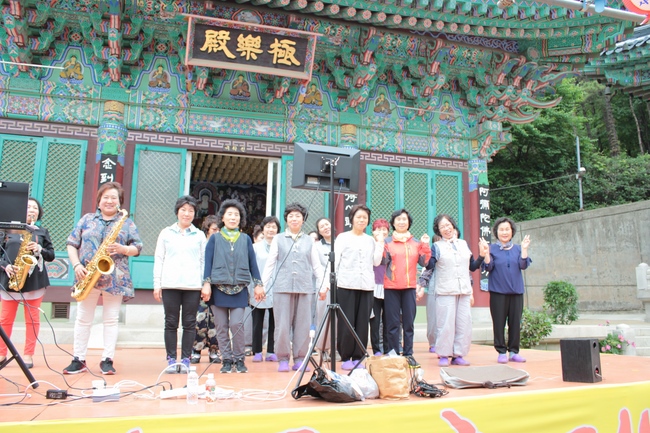 Vesak Ceremony for the Vietnamese at Yonggungsa Temple, Korea