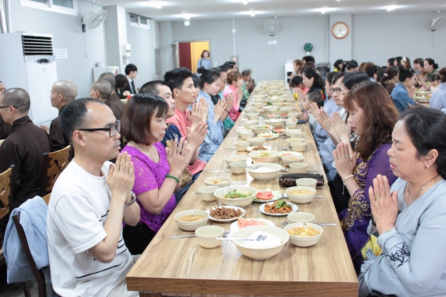 Vesak Ceremony for the Vietnamese at Yonggungsa Temple, Korea