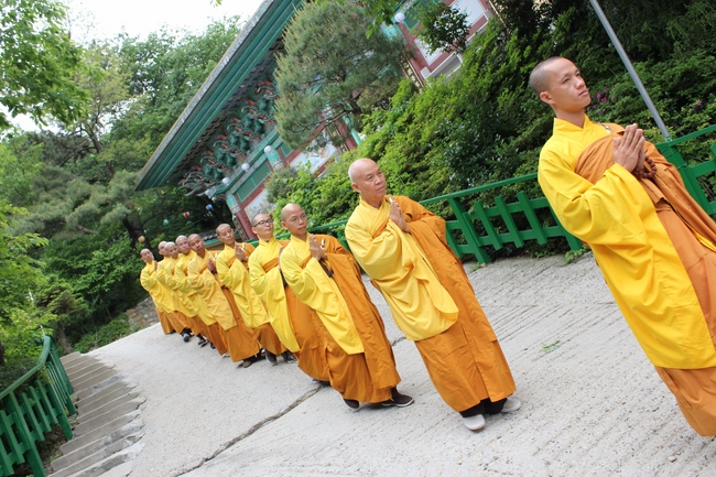 Vesak Ceremony for the Vietnamese at Yonggungsa Temple, Korea