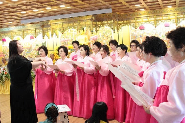 Vesak Ceremony for the Vietnamese at Yonggungsa Temple, Korea