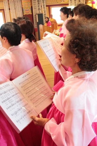 Vesak Ceremony for the Vietnamese at Yonggungsa Temple, Korea