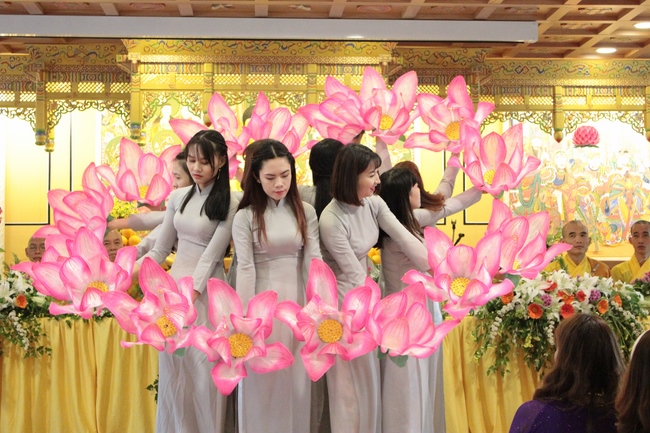 Vesak Ceremony for the Vietnamese at Yonggungsa Temple, Korea