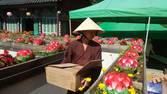 Vesak Ceremony for the Vietnamese at Yonggungsa Temple, Korea