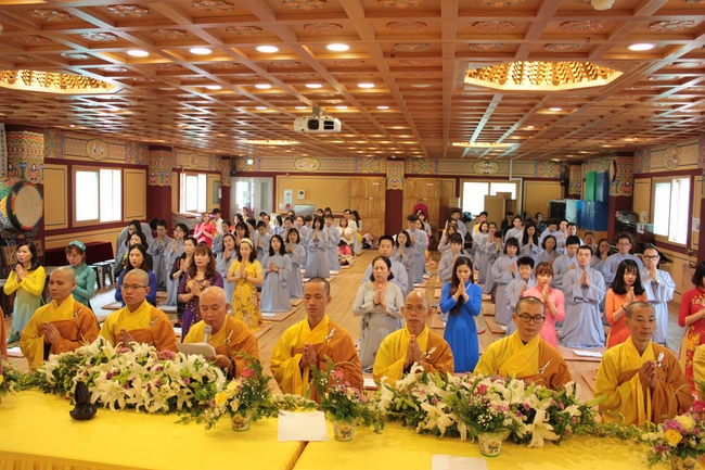 Vesak Ceremony for the Vietnamese at Yonggungsa Temple, Korea