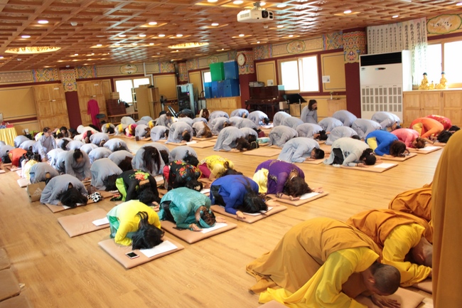 Vesak Ceremony for the Vietnamese at Yonggungsa Temple, Korea