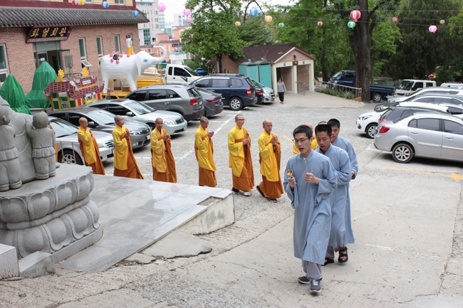 Vesak Ceremony for the Vietnamese at Yonggungsa Temple, Korea