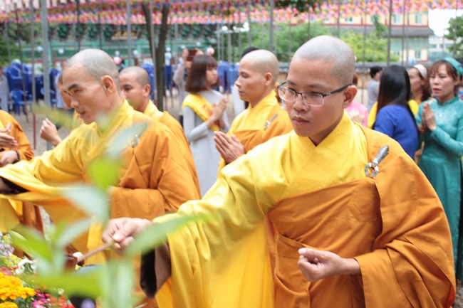 Vesak Ceremony for the Vietnamese at Yonggungsa Temple, Korea