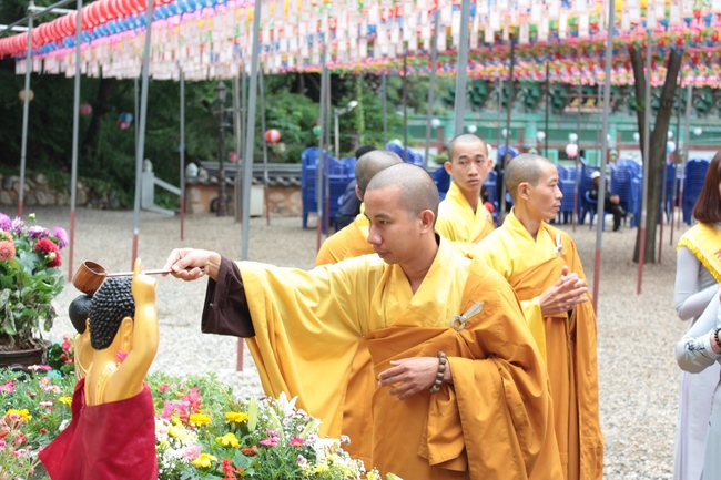 Vesak Ceremony for the Vietnamese at Yonggungsa Temple, Korea