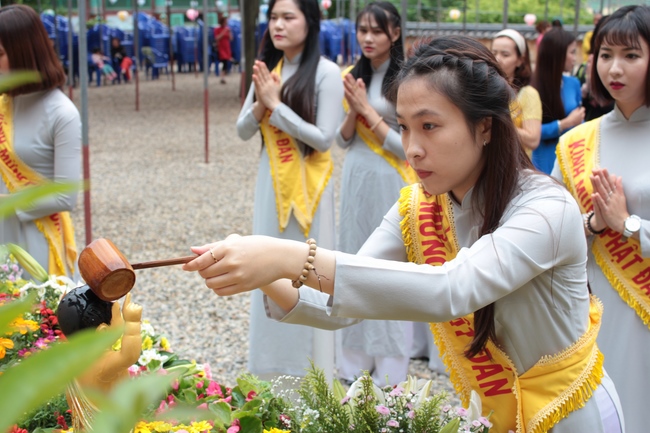 Vesak Ceremony for the Vietnamese at Yonggungsa Temple, Korea