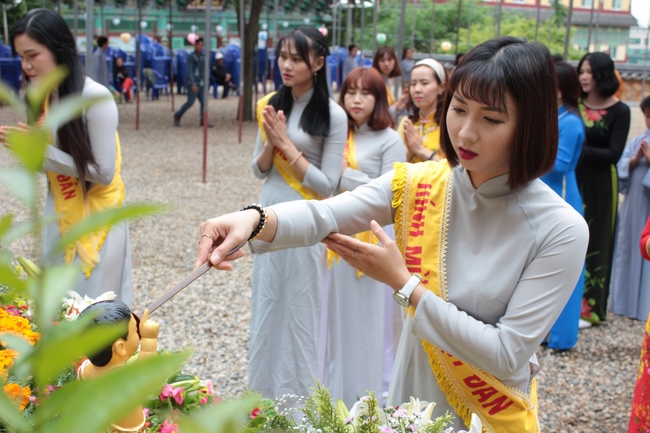 Vesak Ceremony for the Vietnamese at Yonggungsa Temple, Korea