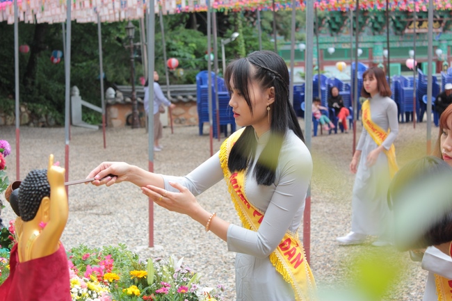 Vesak Ceremony for the Vietnamese at Yonggungsa Temple, Korea