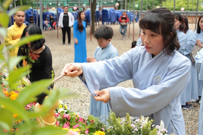 Vesak Ceremony for the Vietnamese at Yonggungsa Temple, Korea