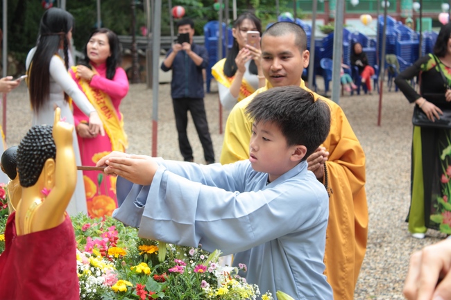 Vesak Ceremony for the Vietnamese at Yonggungsa Temple, Korea