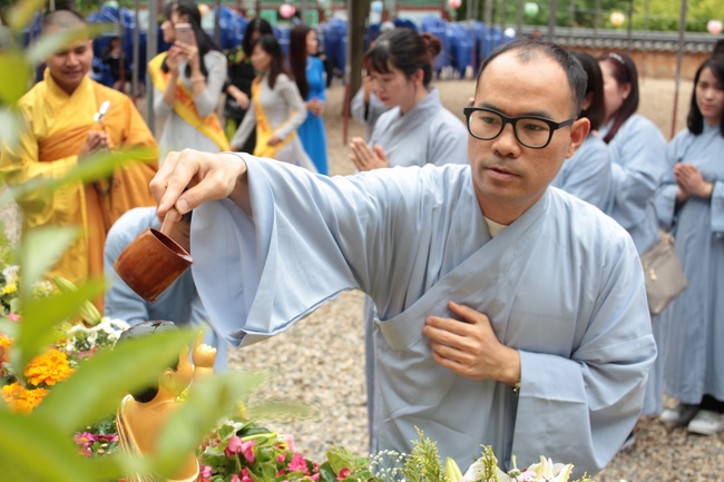 Vesak Ceremony for the Vietnamese at Yonggungsa Temple, Korea