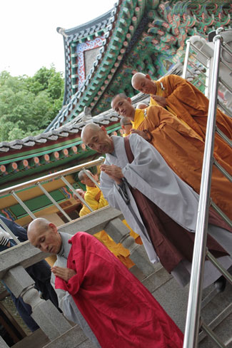 Vesak Ceremony for the Vietnamese at Yonggungsa Temple, Korea