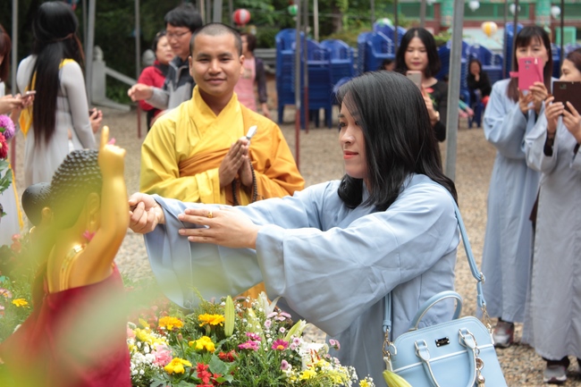 Vesak Ceremony for the Vietnamese at Yonggungsa Temple, Korea