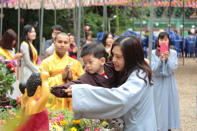 Vesak Ceremony for the Vietnamese at Yonggungsa Temple, Korea