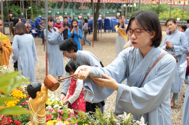 Vesak Ceremony for the Vietnamese at Yonggungsa Temple, Korea