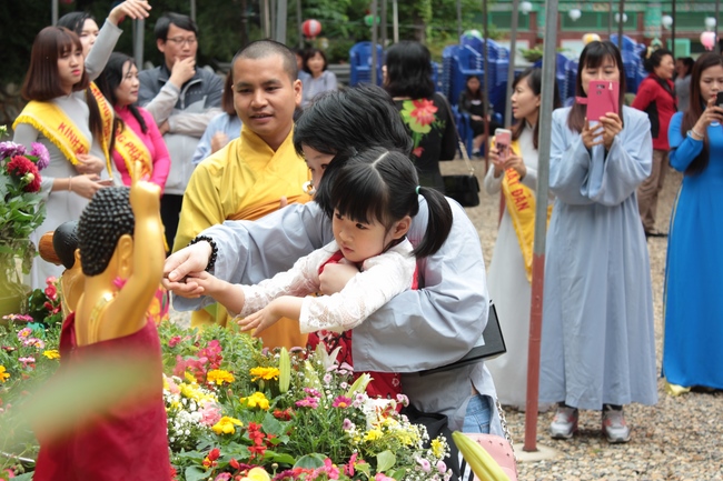 Vesak Ceremony for the Vietnamese at Yonggungsa Temple, Korea