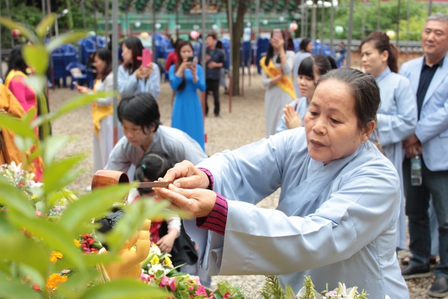 Vesak Ceremony for the Vietnamese at Yonggungsa Temple, Korea