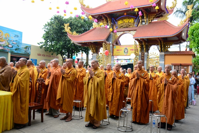 Phật giáo huyện Hóc Môn tổ chức Đại lễ Phật đản PL.2562