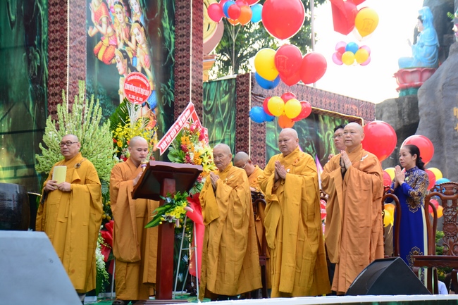 Phật giáo huyện Hóc Môn tổ chức Đại lễ Phật đản PL.2562