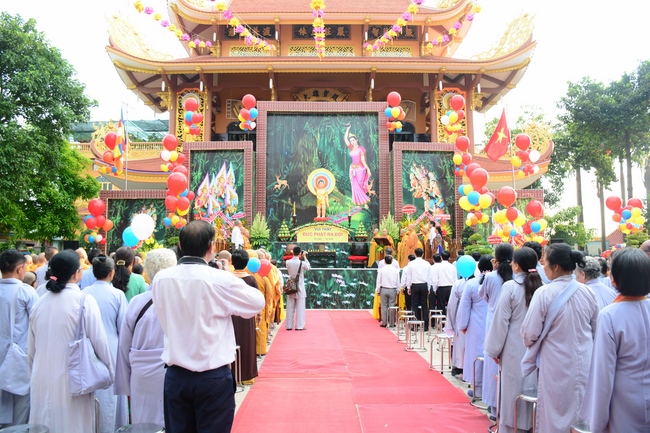 Phật giáo huyện Hóc Môn tổ chức Đại lễ Phật đản PL.2562