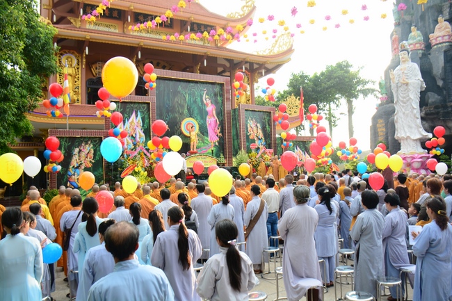 Phật giáo huyện Hóc Môn tổ chức Đại lễ Phật đản PL.2562