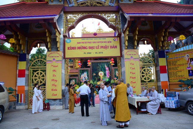 Phật giáo huyện Hóc Môn tổ chức Đại lễ Phật đản PL.2562