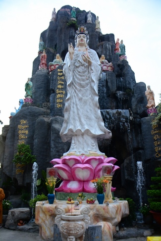 Phật giáo huyện Hóc Môn tổ chức Đại lễ Phật đản PL.2562