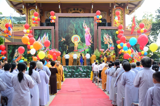 Phật giáo huyện Hóc Môn tổ chức Đại lễ Phật đản PL.2562