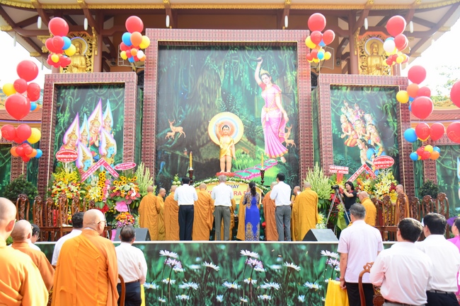 Phật giáo huyện Hóc Môn tổ chức Đại lễ Phật đản PL.2562