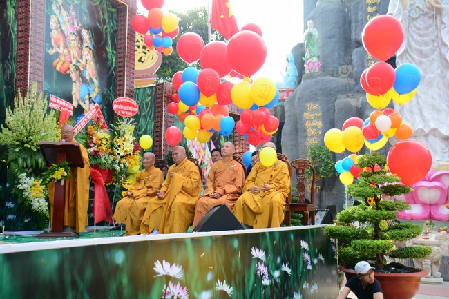 Phật giáo huyện Hóc Môn tổ chức Đại lễ Phật đản PL.2562