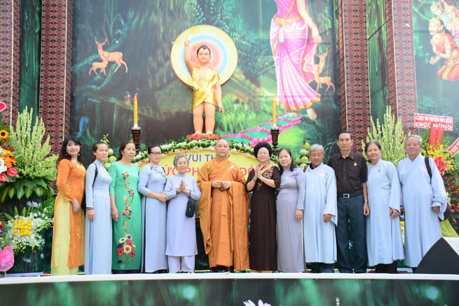 Phật giáo huyện Hóc Môn tổ chức Đại lễ Phật đản PL.2562