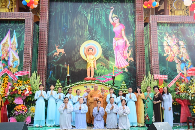 Phật giáo huyện Hóc Môn tổ chức Đại lễ Phật đản PL.2562