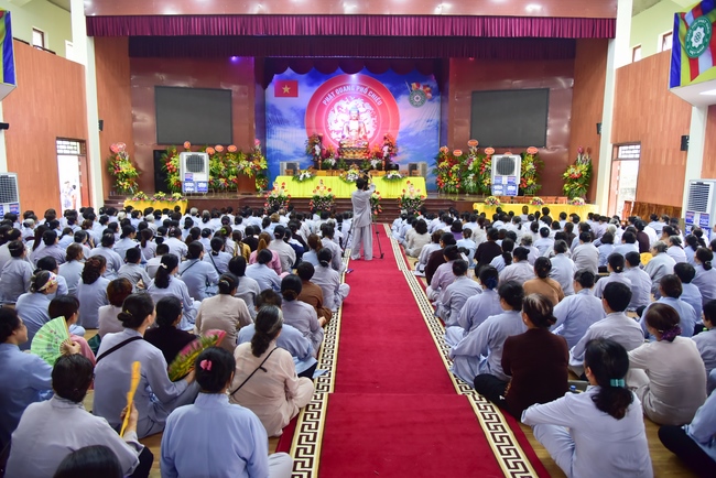 Board of directors of Vietnam’s Buddhist Sangha in Que Vo district held the Buddha's birthday ceremony at Diên Quang pagoda – Bắc Ninh