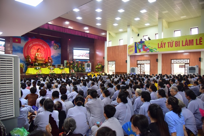 Board of directors of Vietnam’s Buddhist Sangha in Que Vo district held the Buddha's birthday ceremony at Diên Quang pagoda – Bắc Ninh