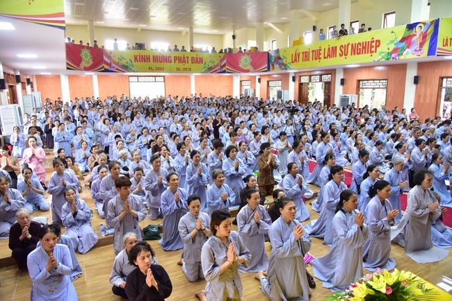 Board of directors of Vietnam’s Buddhist Sangha in Que Vo district held the Buddha's birthday ceremony at Diên Quang pagoda – Bắc Ninh