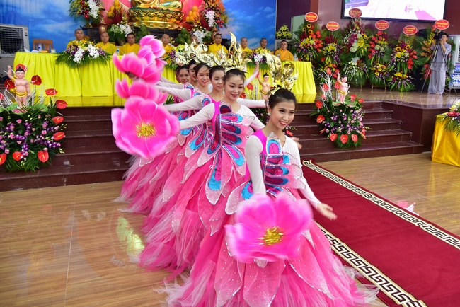 Board of directors of Vietnam’s Buddhist Sangha in Que Vo district held the Buddha's birthday ceremony at Diên Quang pagoda – Bắc Ninh