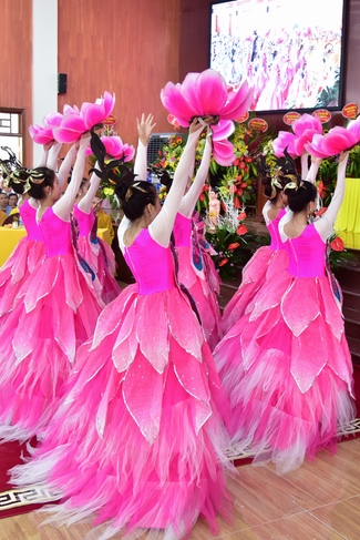 Board of directors of Vietnam’s Buddhist Sangha in Que Vo district held the Buddha's birthday ceremony at Diên Quang pagoda – Bắc Ninh